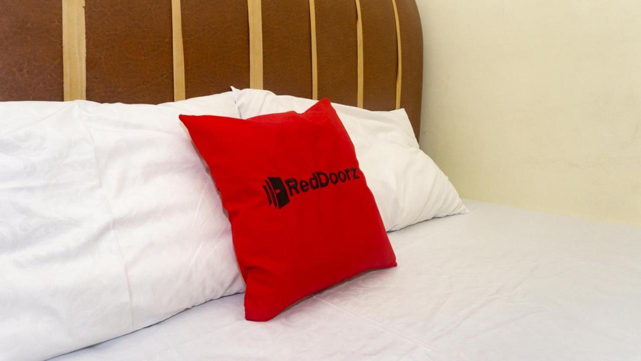 Reddoorz Near Sentani Airport Jayapura Hotel Exterior photo